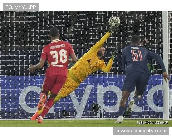 雨战斯坦福桥，富勒姆门将莱诺高接抵挡力保球门不失